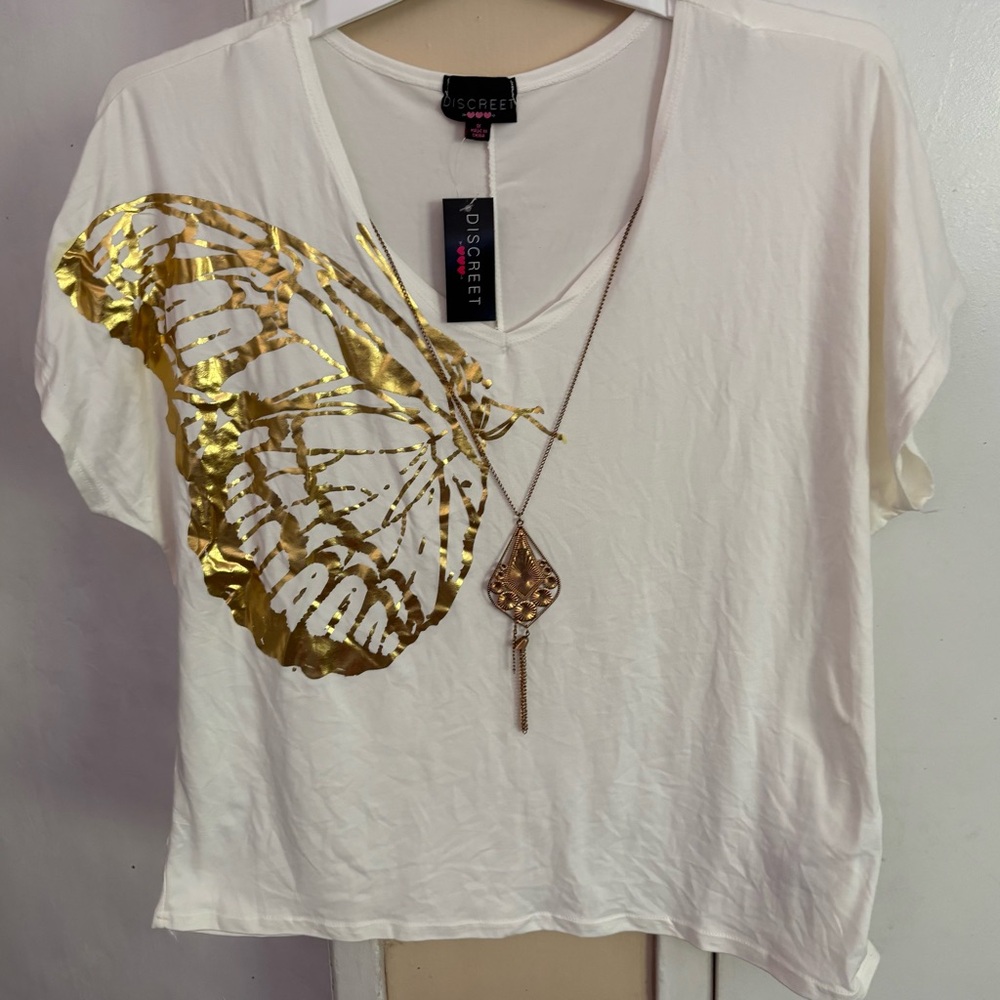 New!  DISCREET  gold butterfly top with Necklace sz 1x🎁